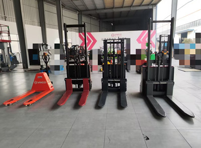 工廠車間使用揚(yáng)子堆高車搬運(yùn)物料有什么好處.jpg